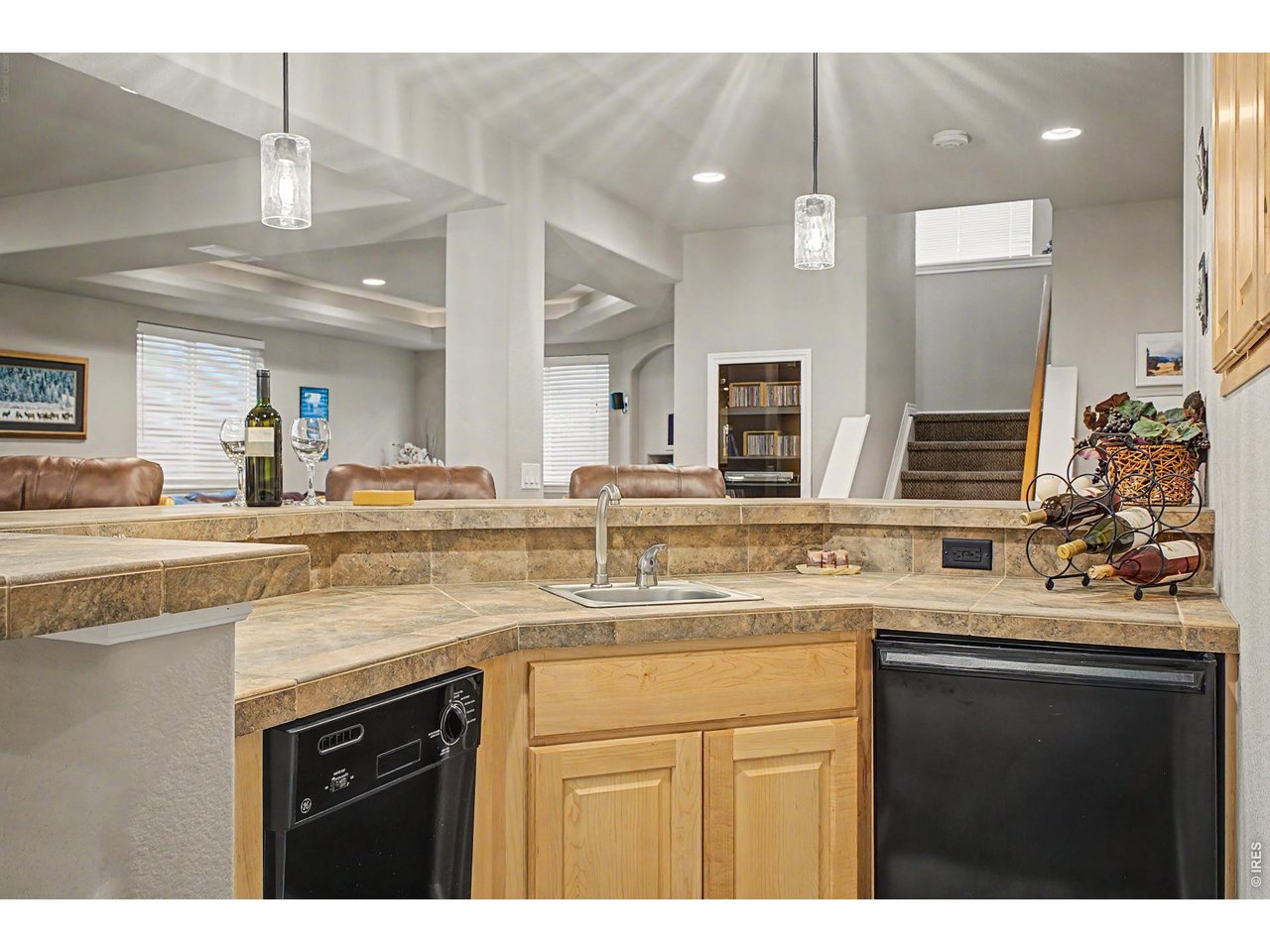 1044 Willow Creek Cir
