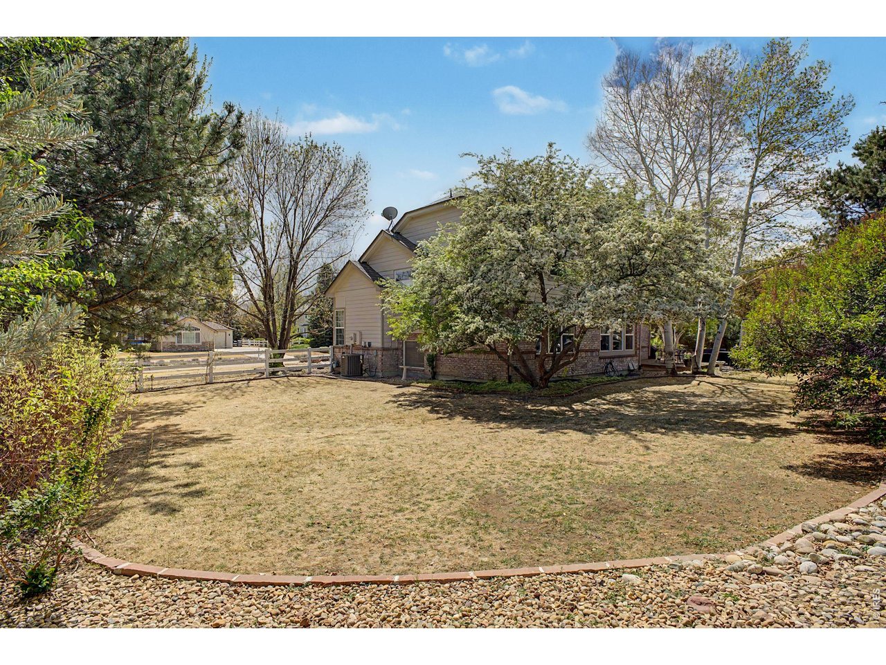 1044 Willow Creek Cir