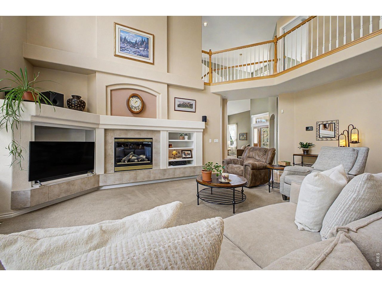 1044 Willow Creek Cir