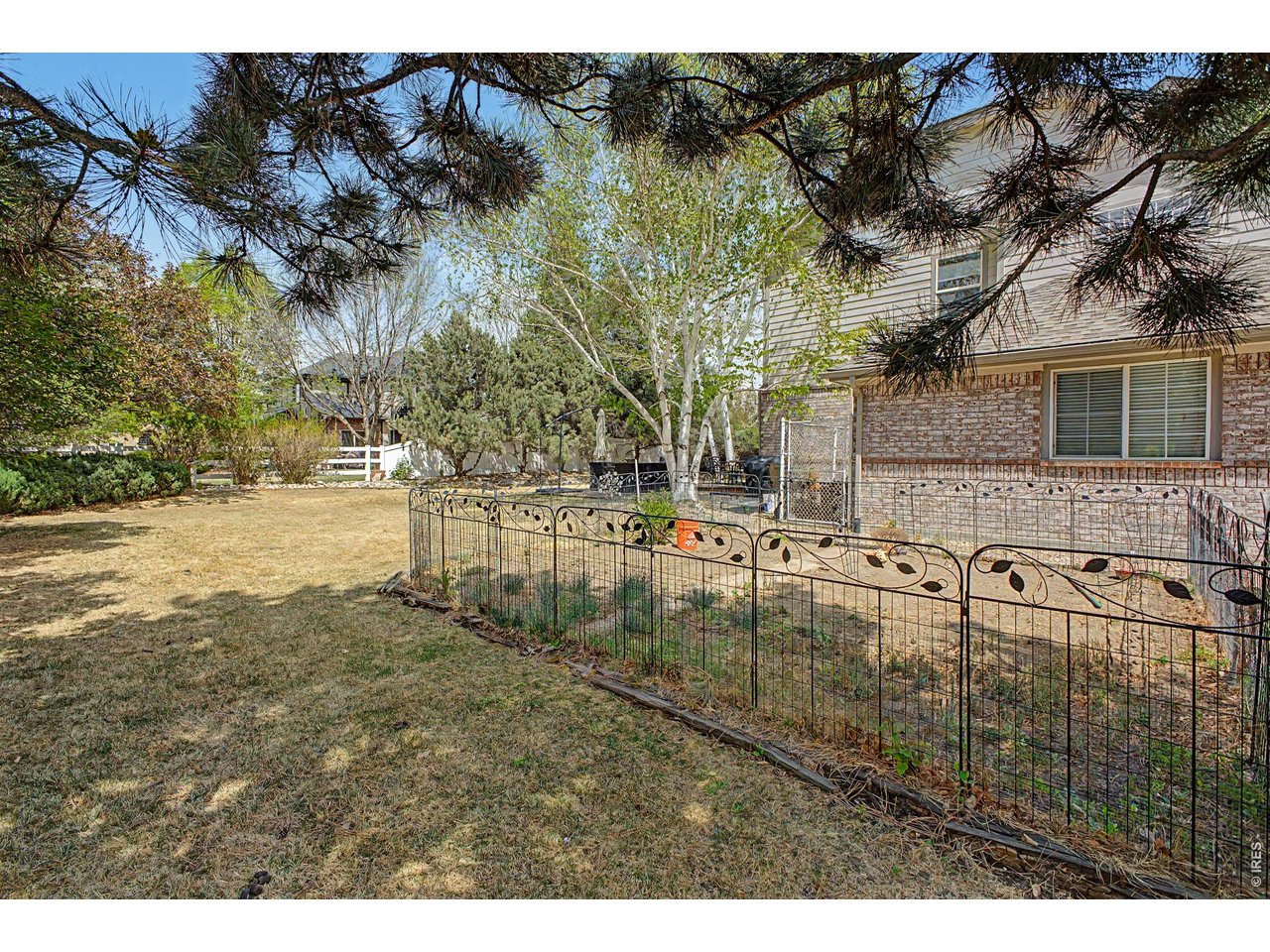 1044 Willow Creek Cir