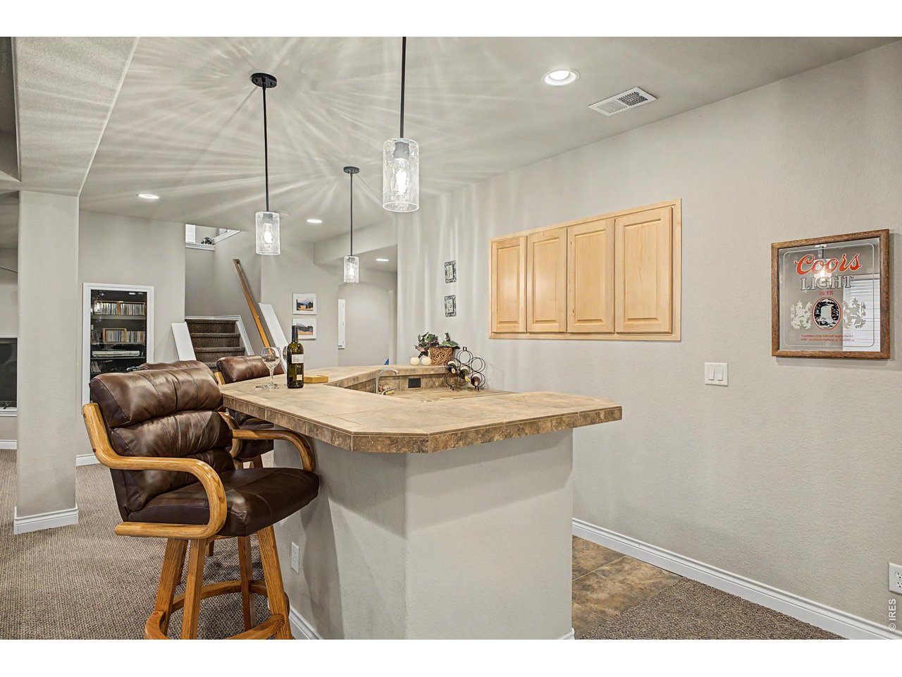 1044 Willow Creek Cir
