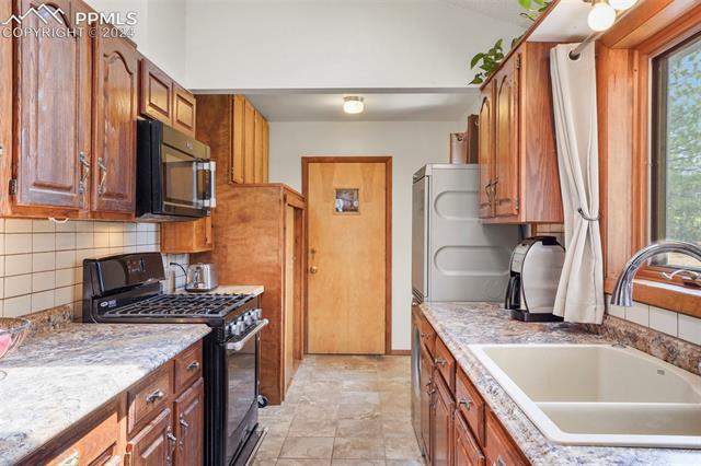 7166 Skyline Circle