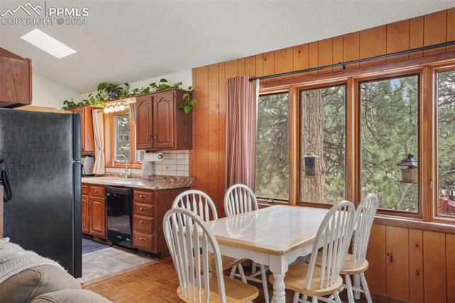 7166 Skyline Circle