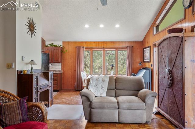 7166 Skyline Circle