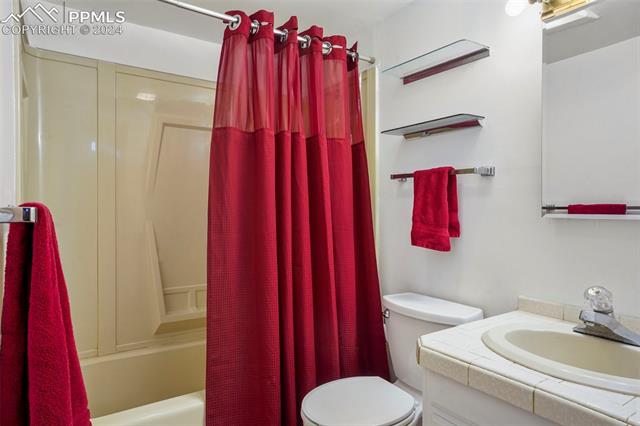 7166 Skyline Circle