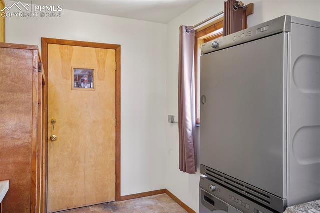 7166 Skyline Circle