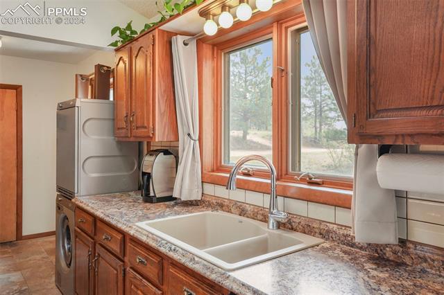 7166 Skyline Circle