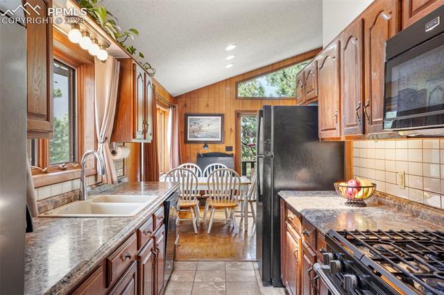 7166 Skyline Circle