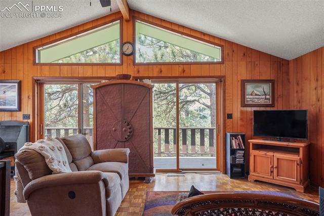 7166 Skyline Circle