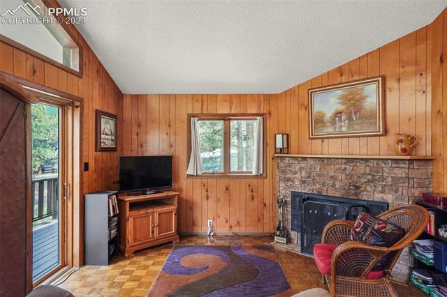 7166 Skyline Circle