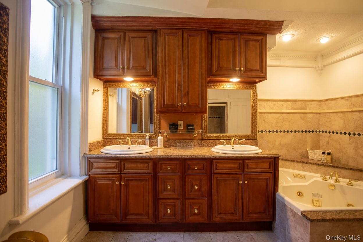 12 Monell Place