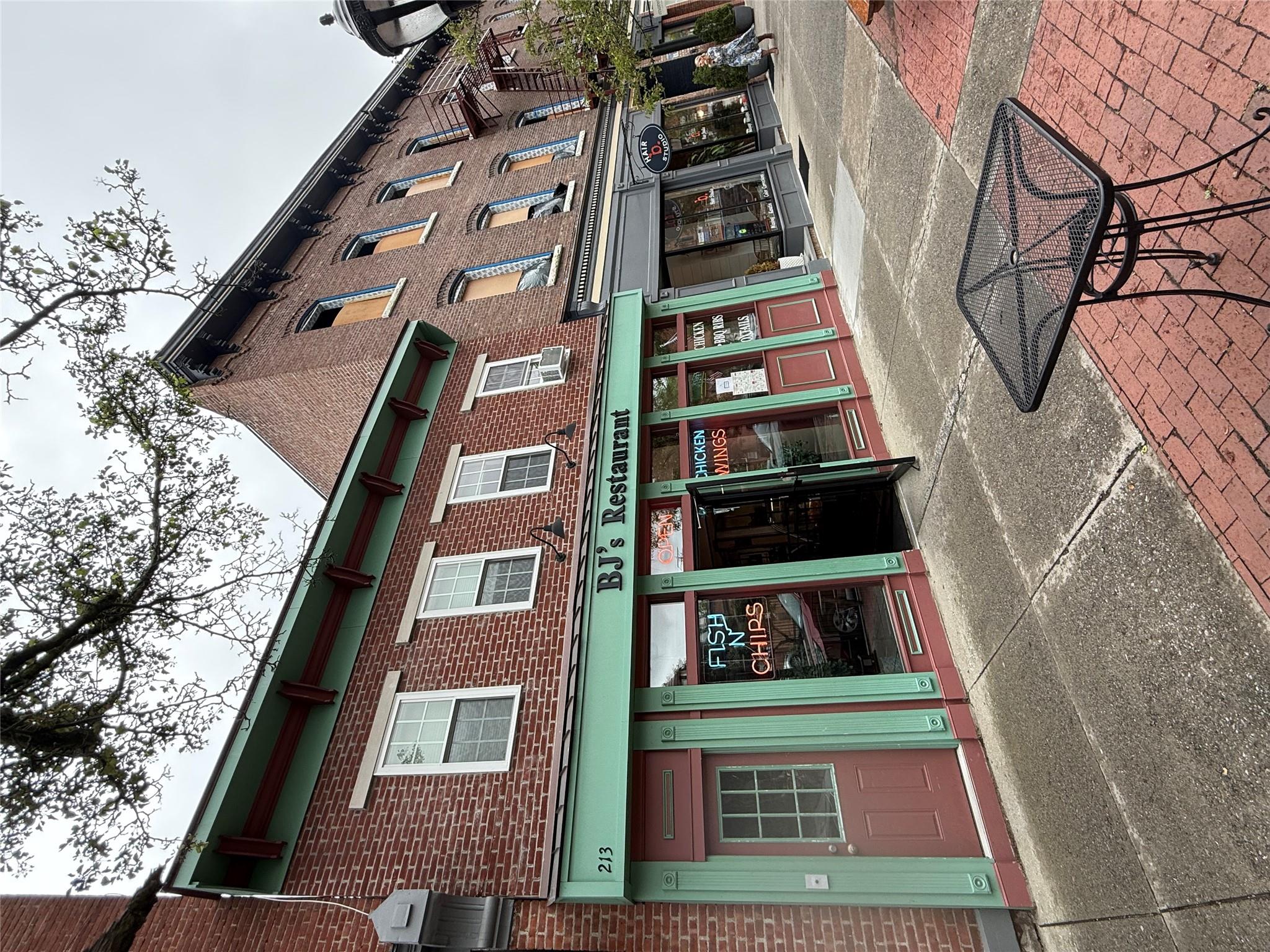 215 Main Street Unit: 213