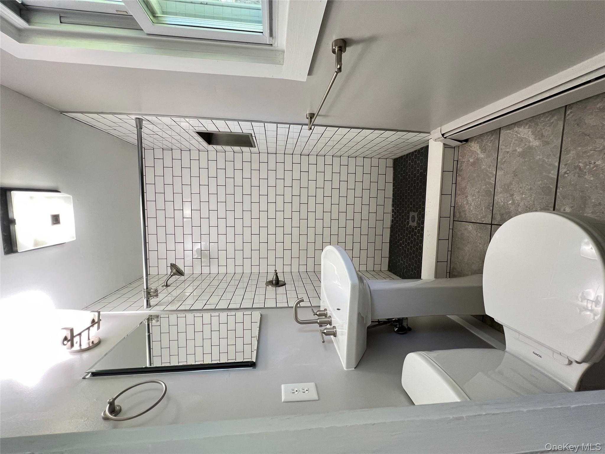 13 Lakeview Drive Unit: 1