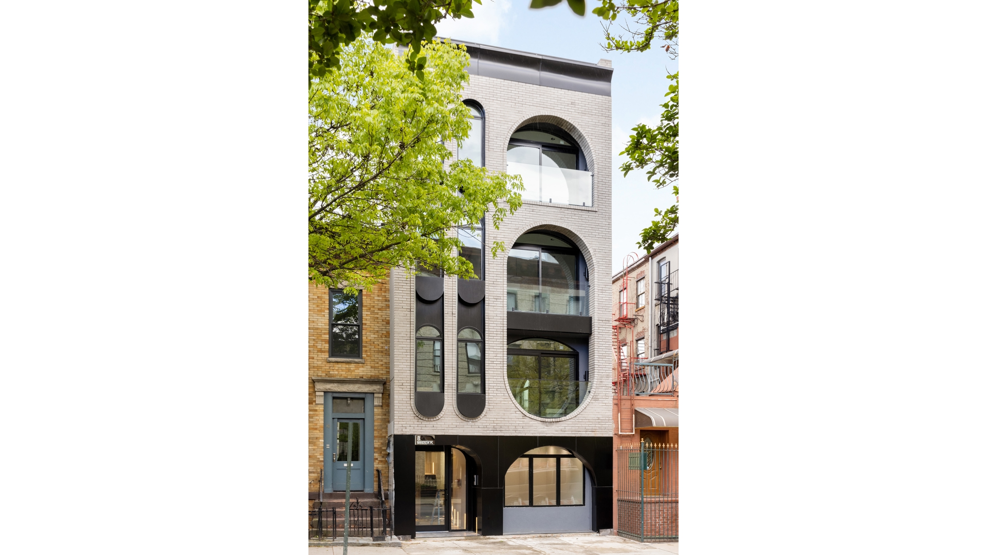 8 WINDSOR Place 3