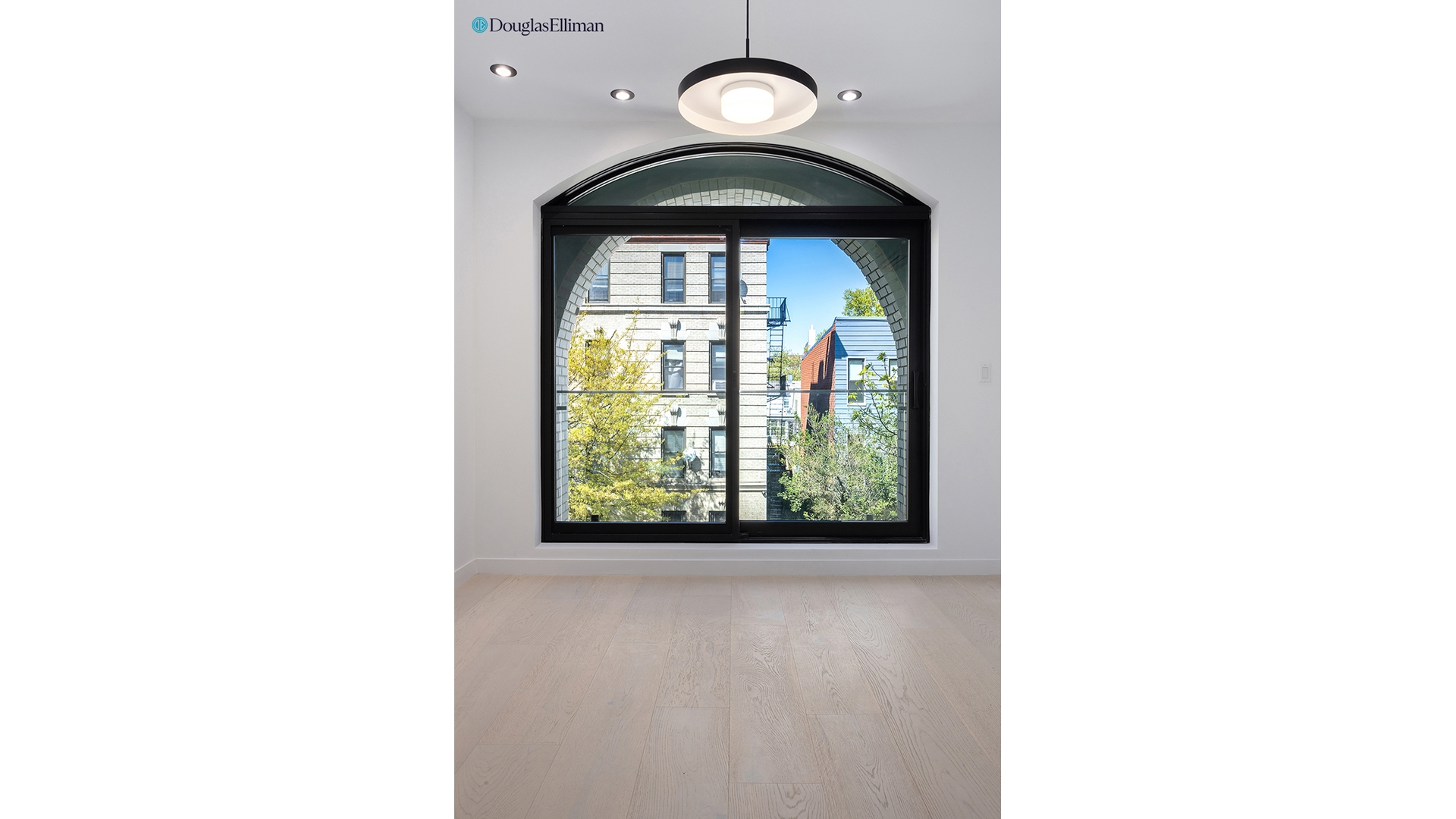 8 WINDSOR Place 3
