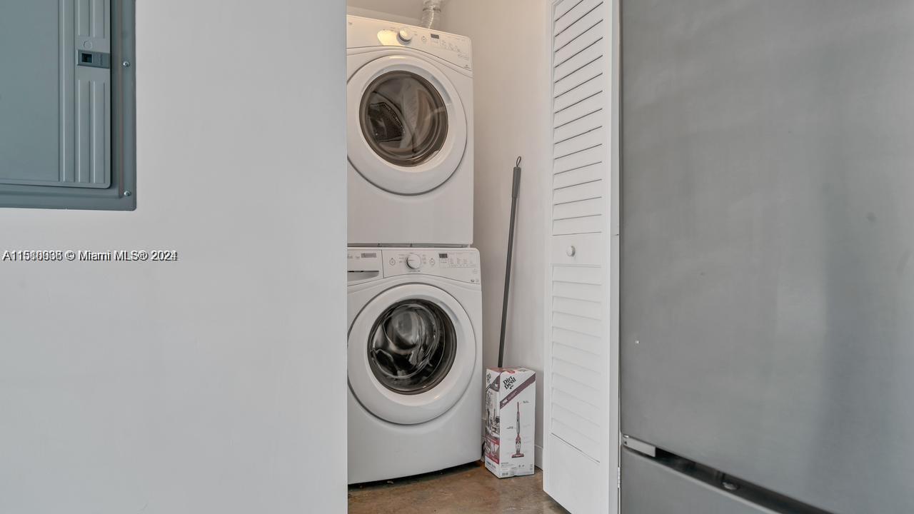 151 SE 1st St # 1403