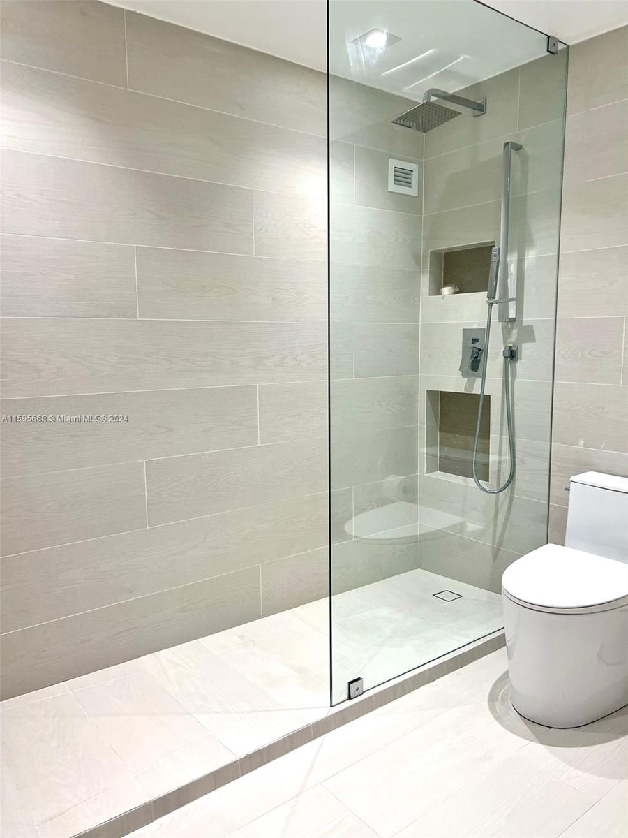 10185 Collins Ave # 902