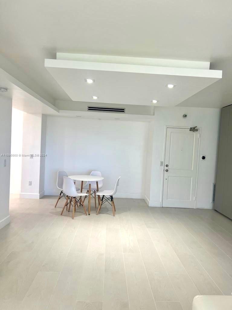 10185 Collins Ave # 902