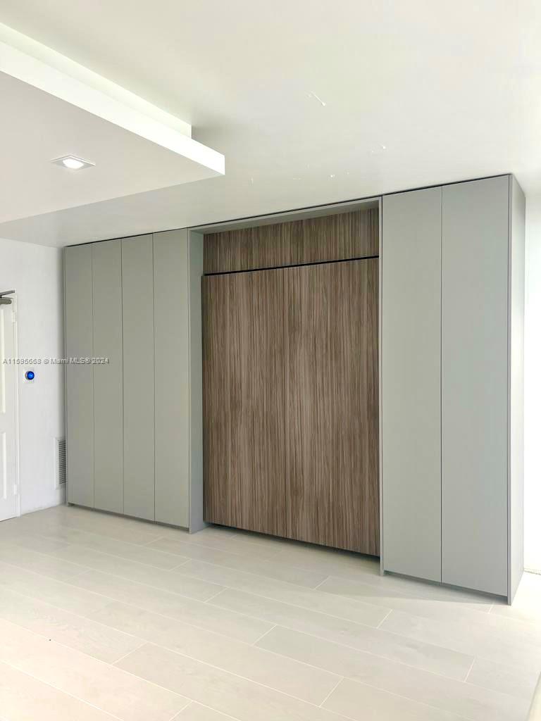 10185 Collins Ave # 902