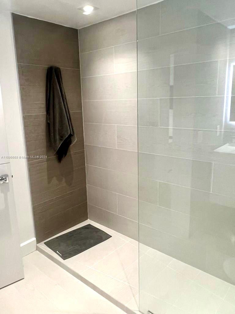 10185 Collins Ave # 902