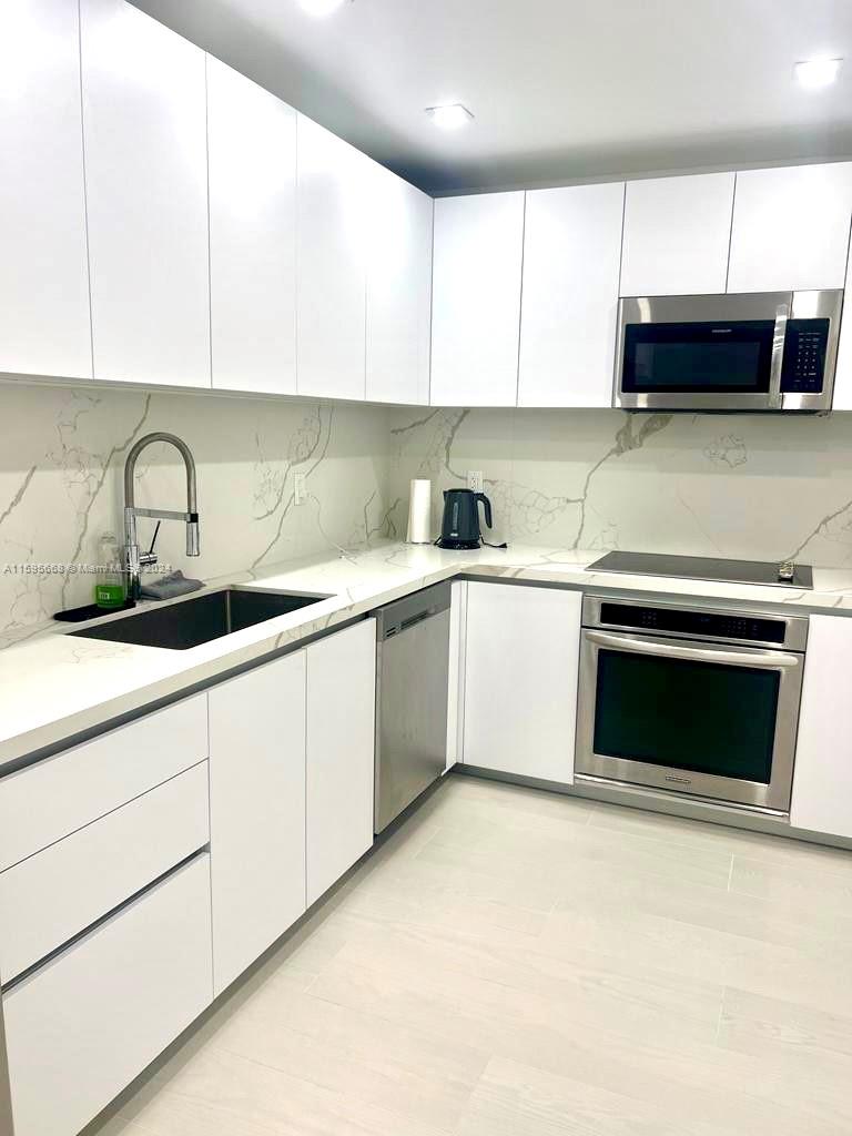 10185 Collins Ave # 902