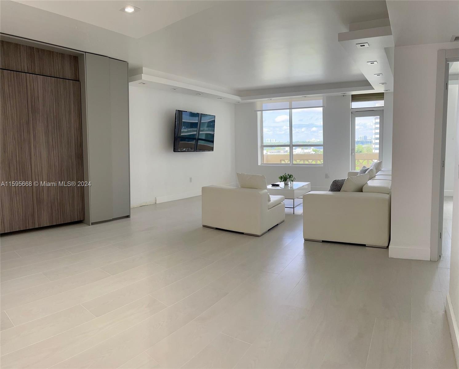 10185 Collins Ave # 902