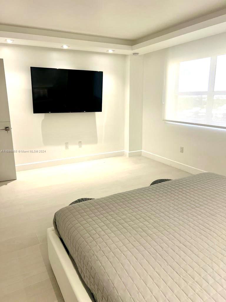 10185 Collins Ave # 902