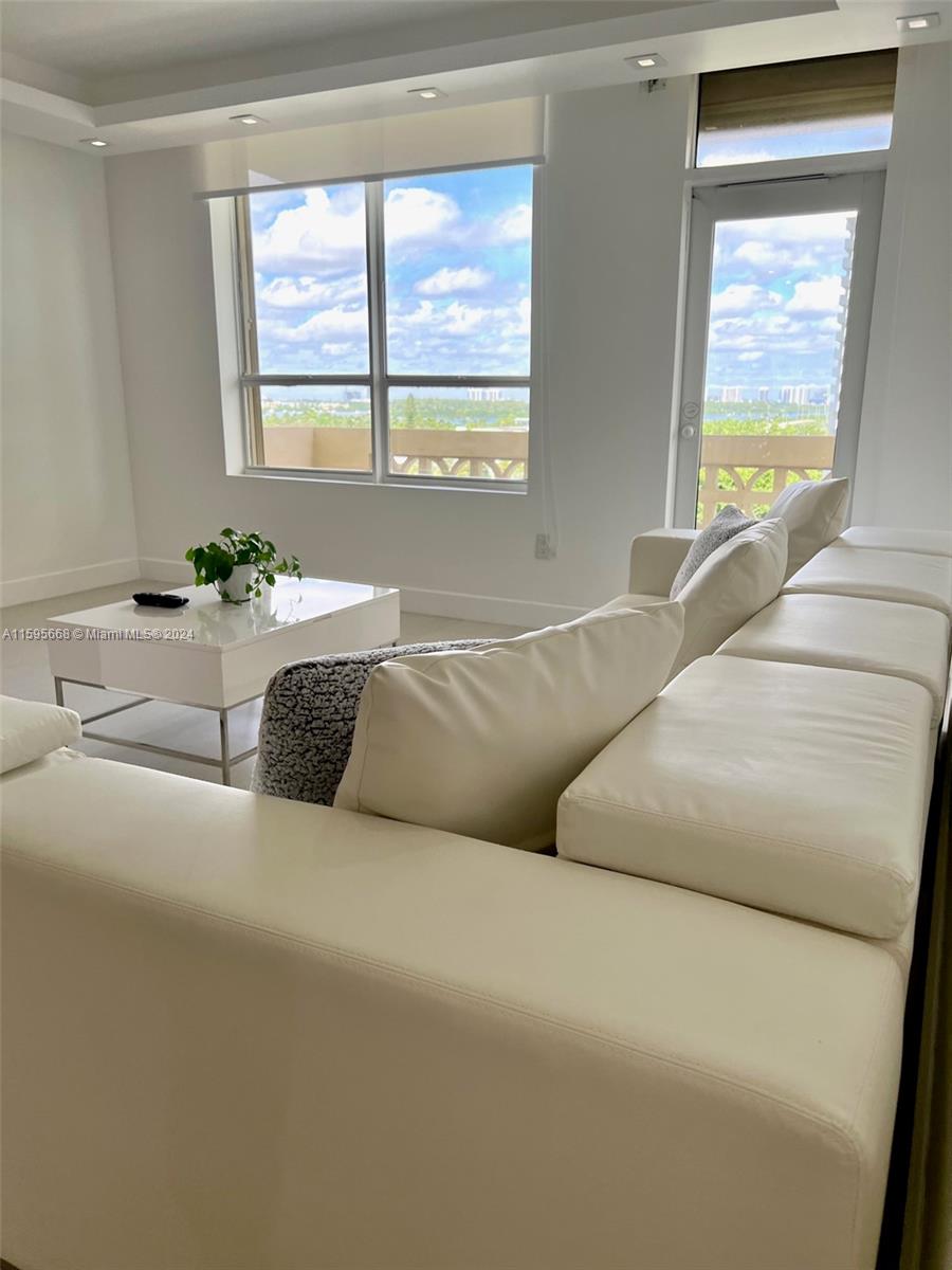 10185 Collins Ave # 902