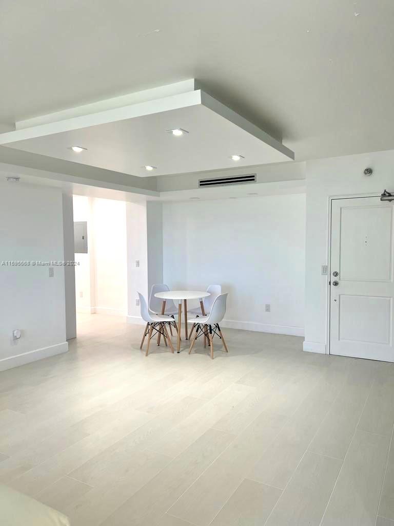 10185 Collins Ave # 902