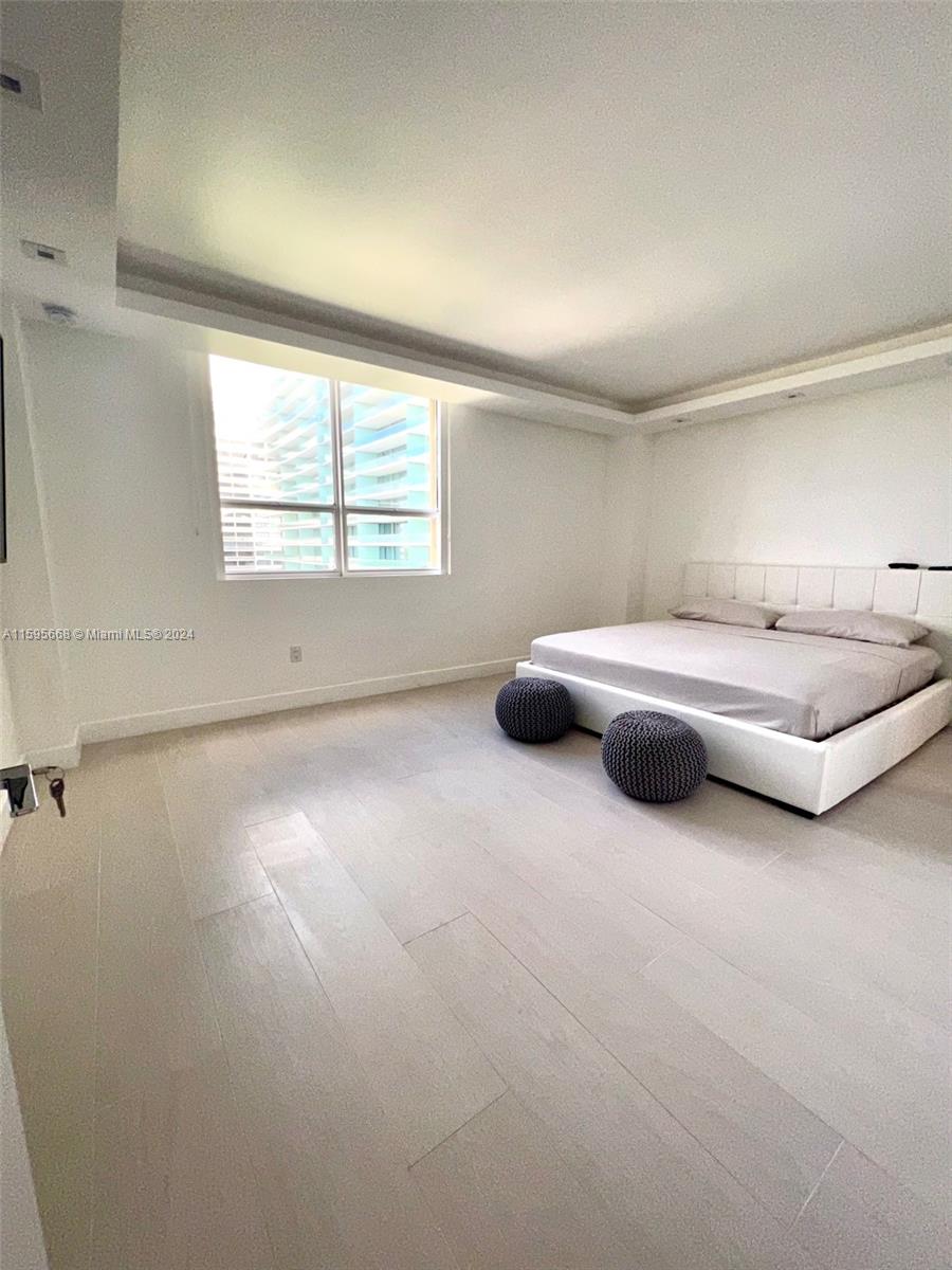 10185 Collins Ave # 902