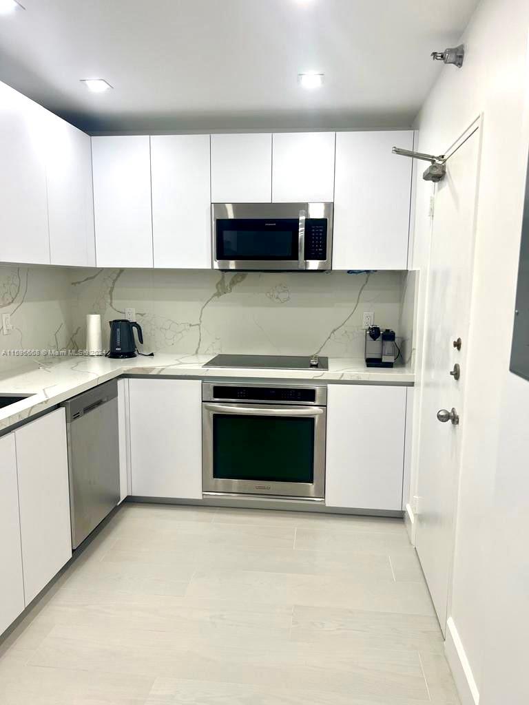 10185 Collins Ave # 902