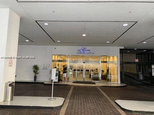 1200 Brickell Bay Dr # 3205