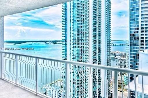 1200 Brickell Bay Dr # 3205
