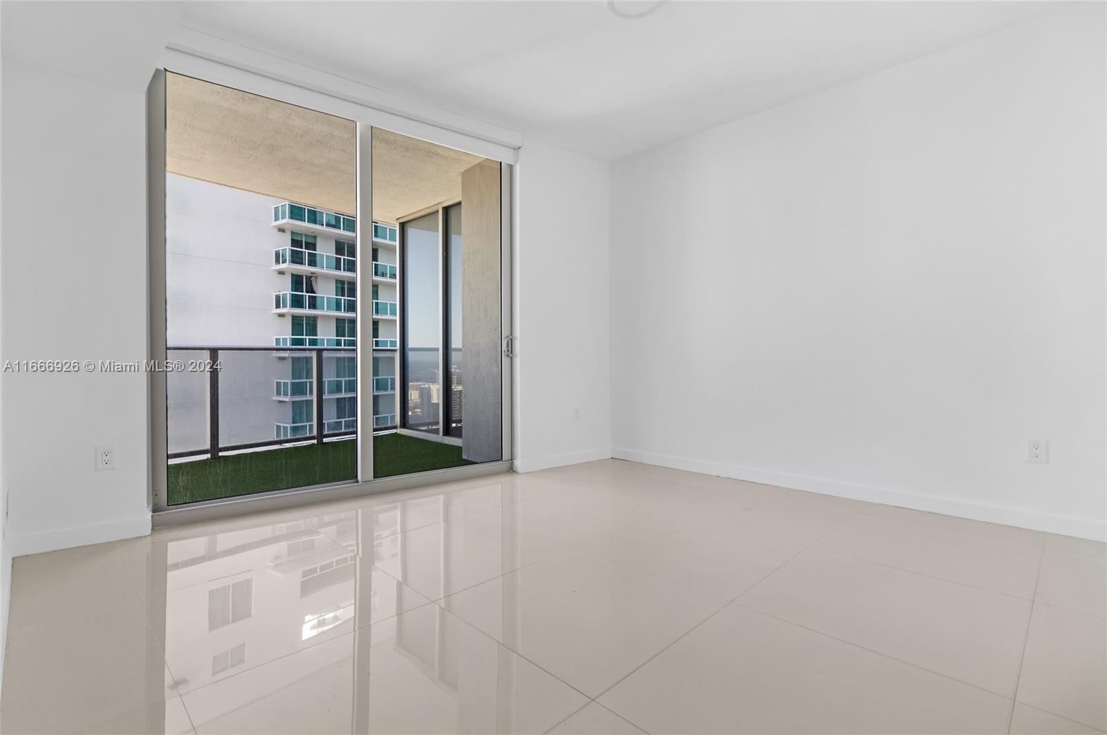 488 NE 18th St # 3003