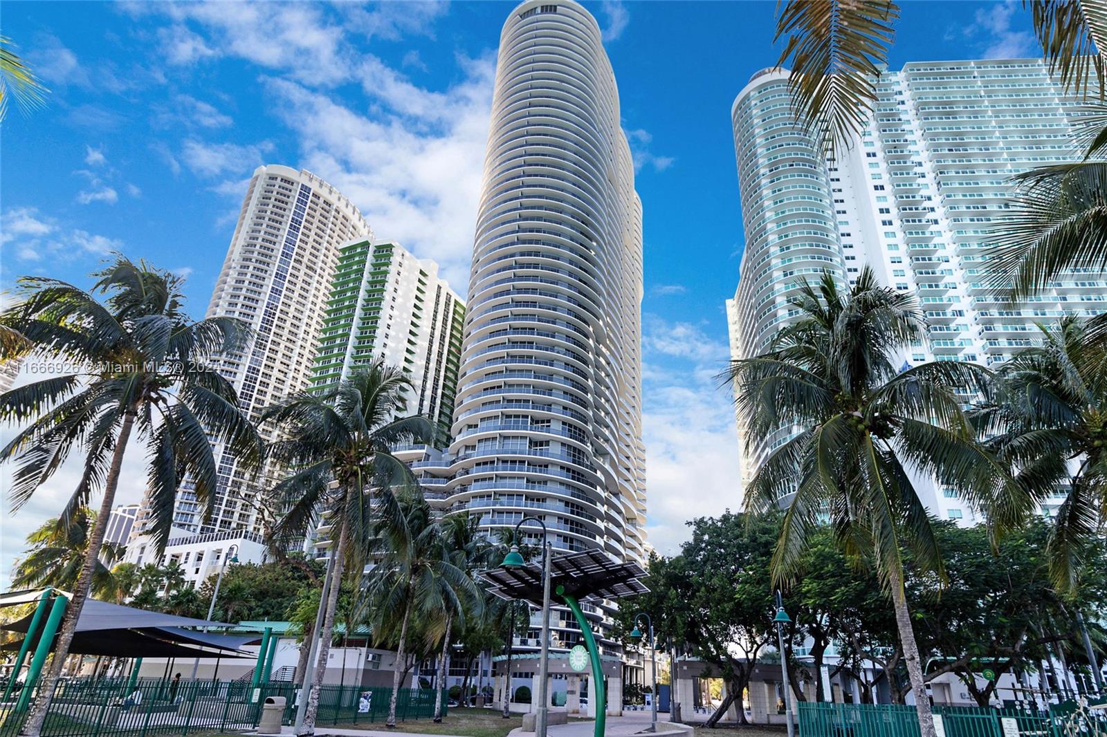 488 NE 18th St # 3003