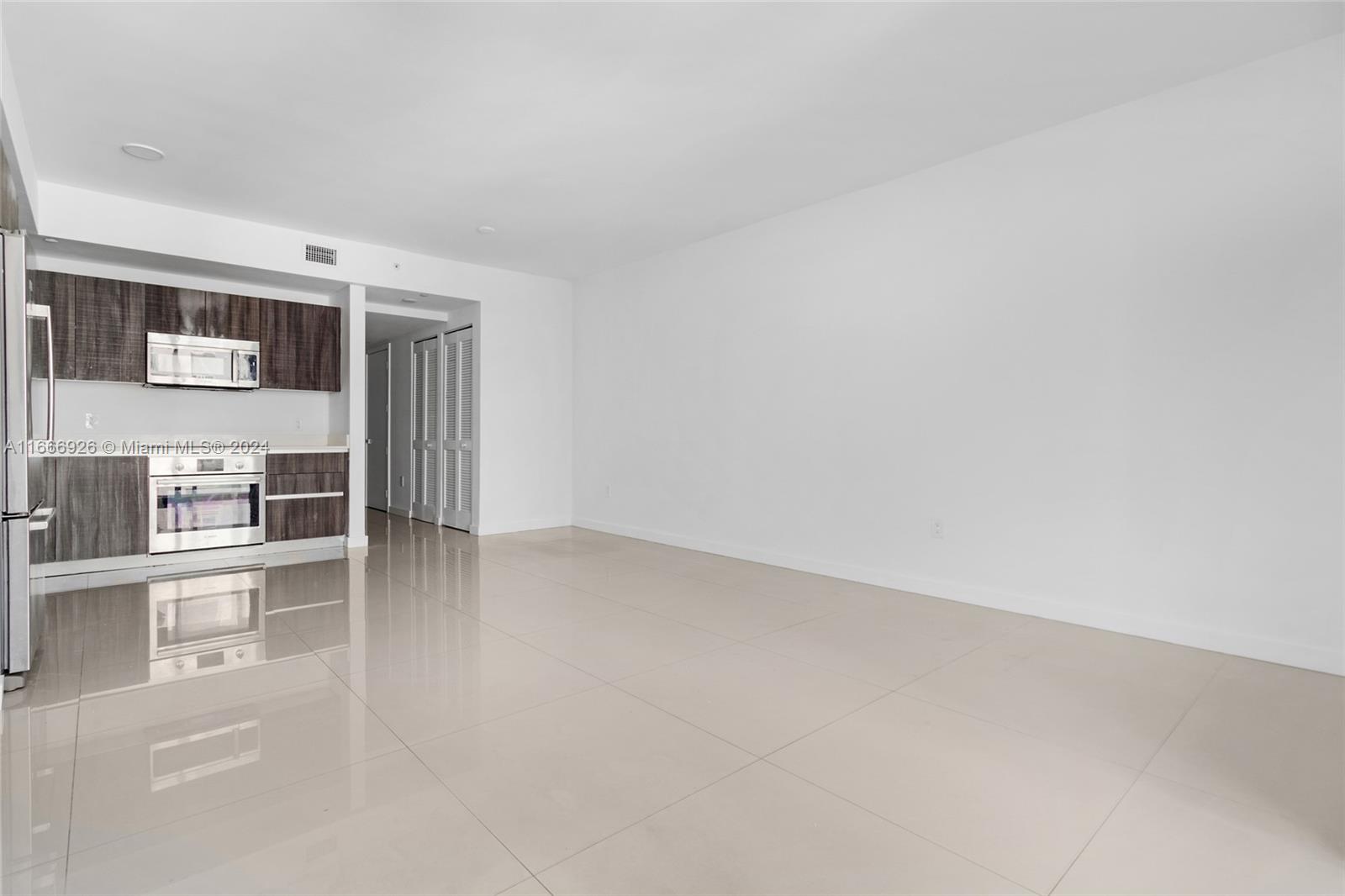 488 NE 18th St # 3003