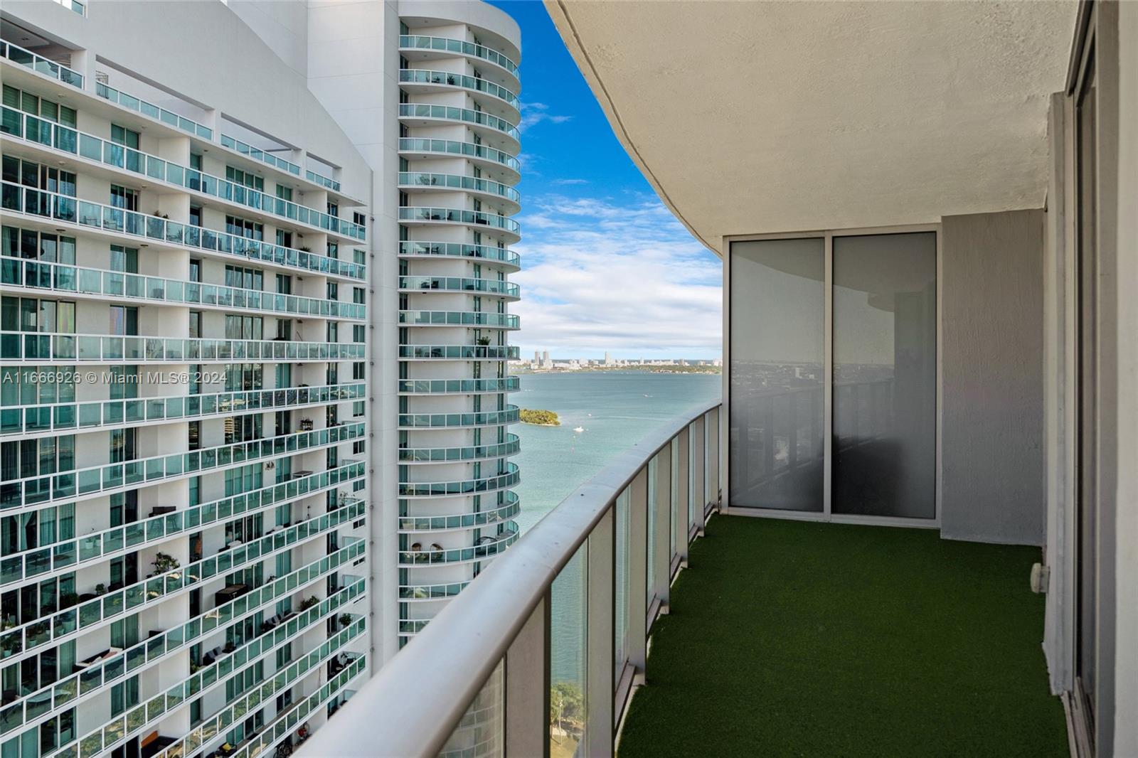 488 NE 18th St # 3003