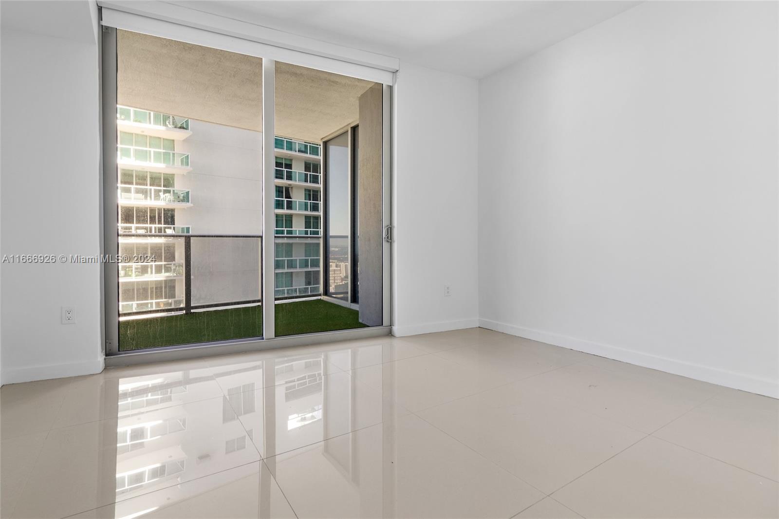 488 NE 18th St # 3003