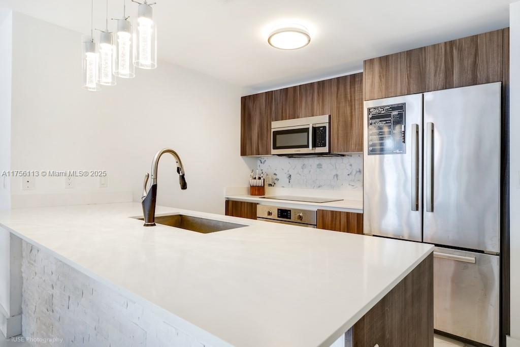 488 NE 18th St # 4904