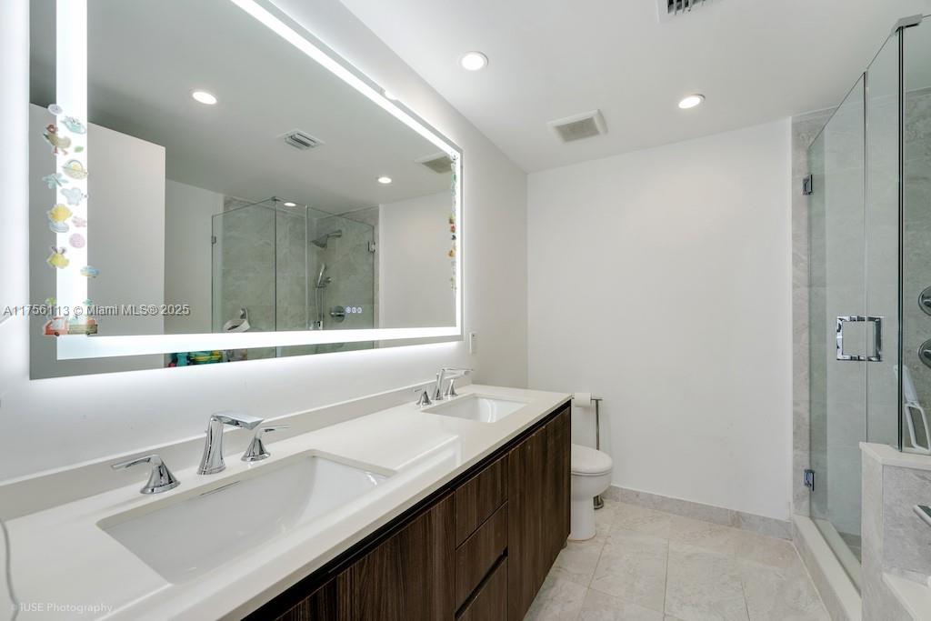 488 NE 18th St # 4904