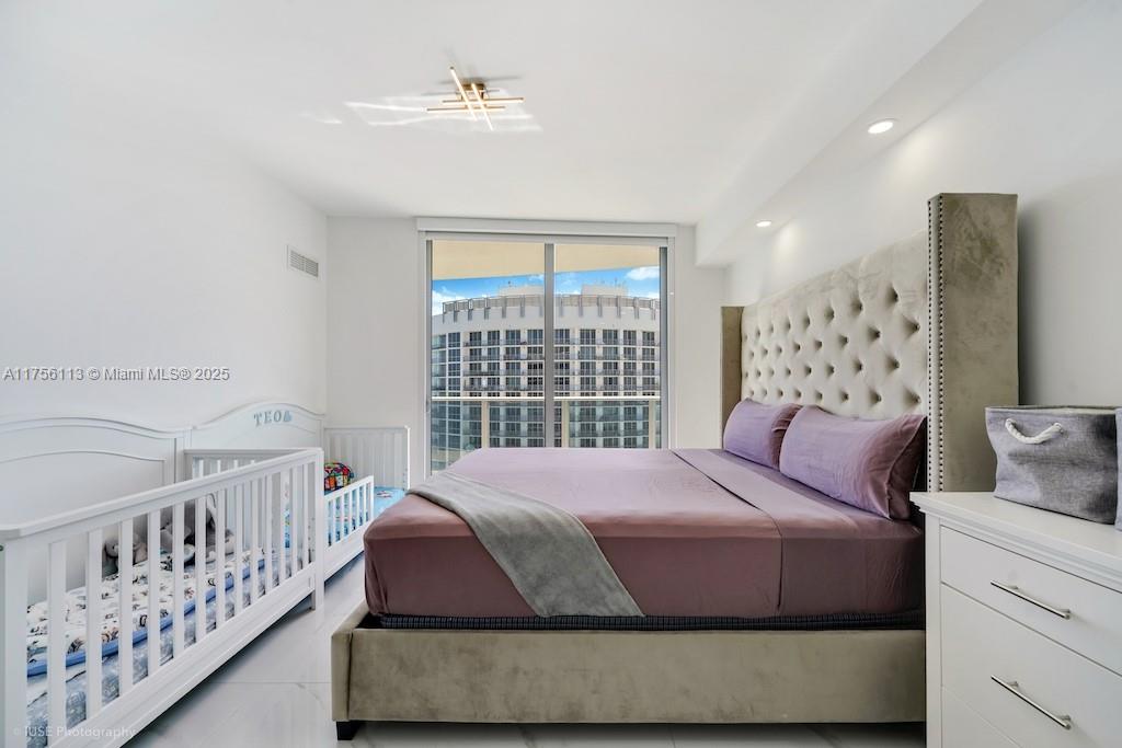 488 NE 18th St # 4904