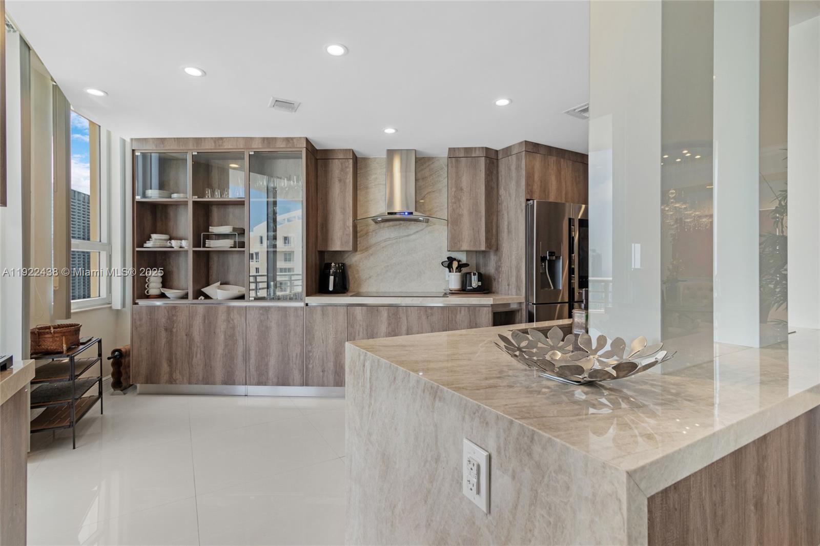 848 Brickell Key Dr # 3905