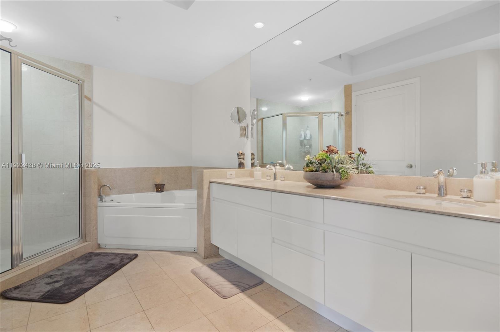 848 Brickell Key Dr # 3905