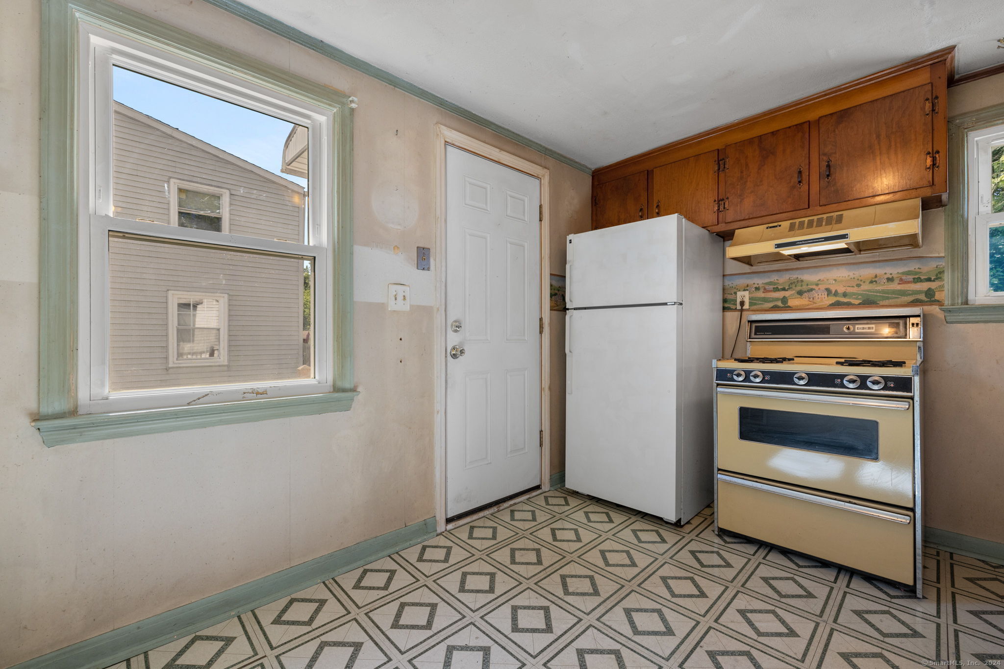 32 Midian Avenue