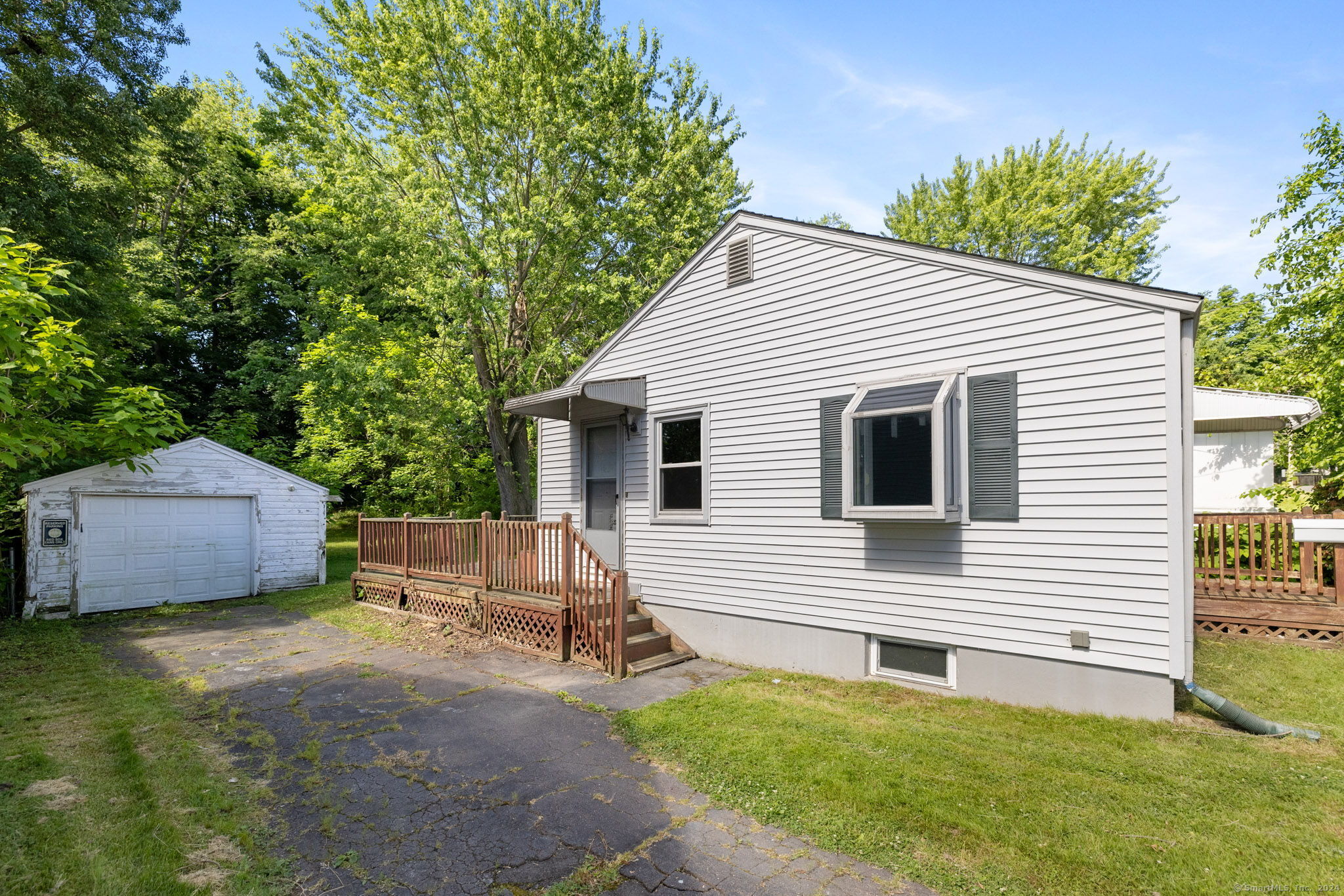 32 Midian Avenue