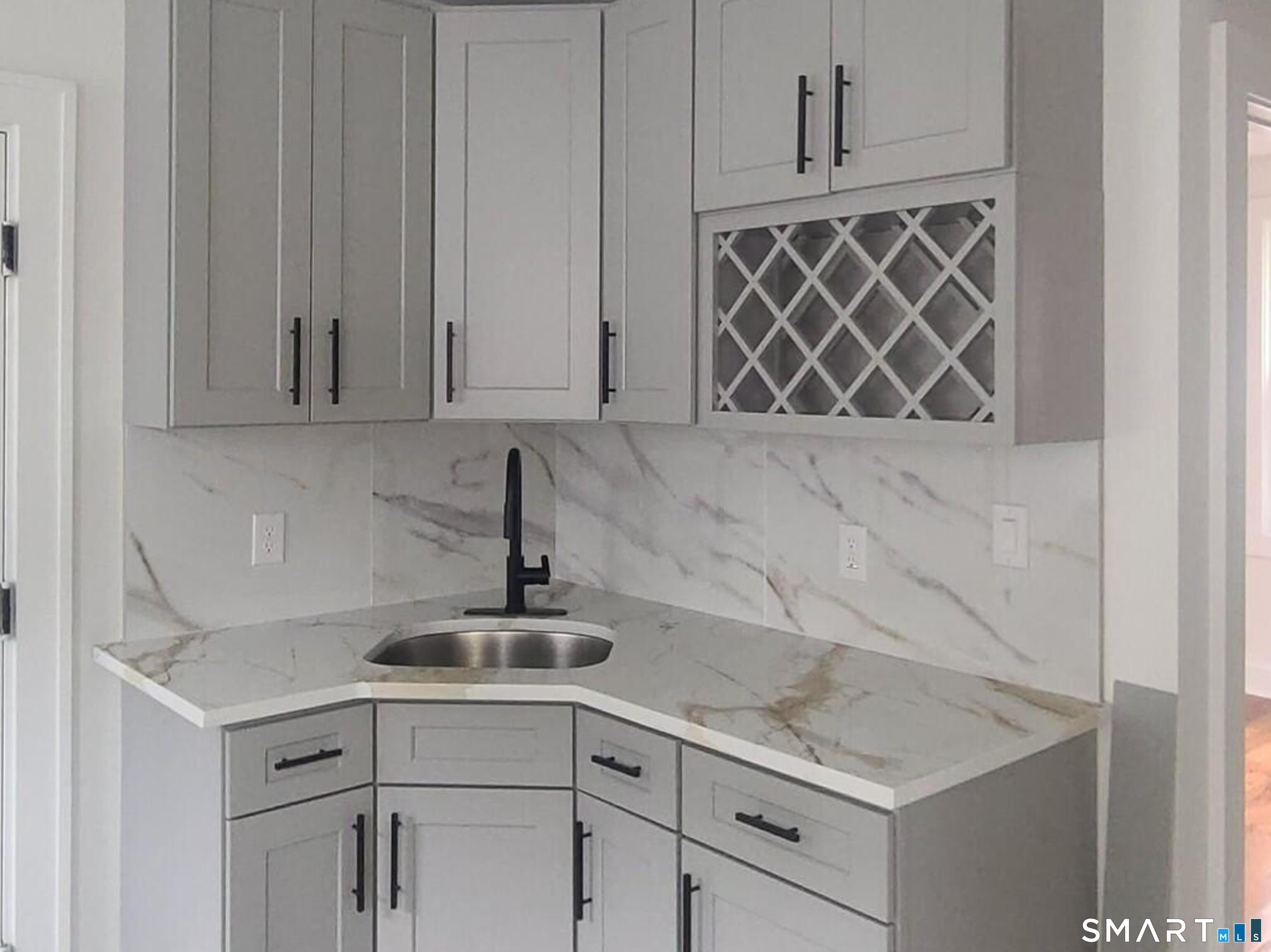 203 Helen Street Unit: 2