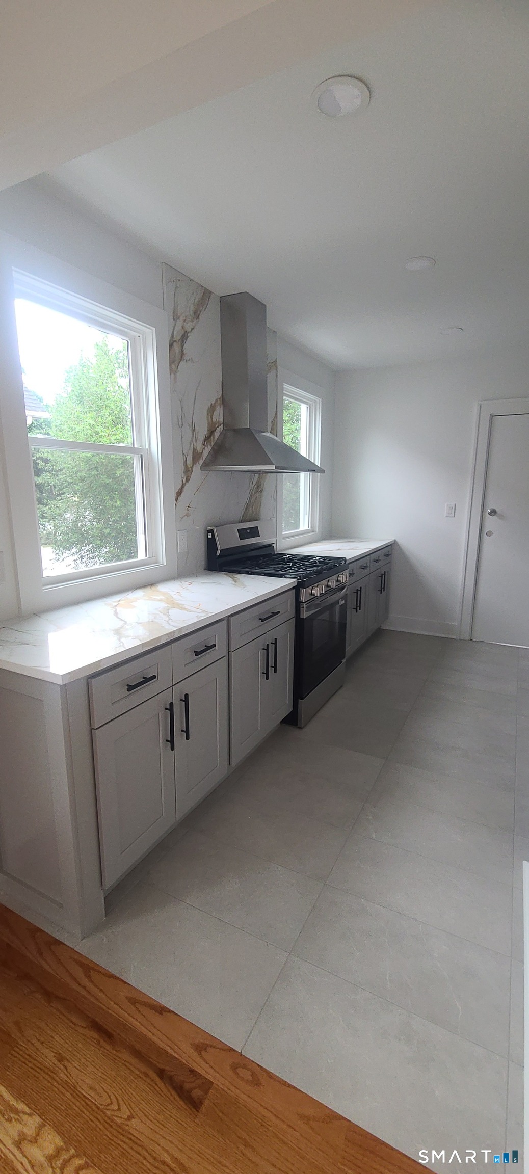 203 Helen Street Unit: 2