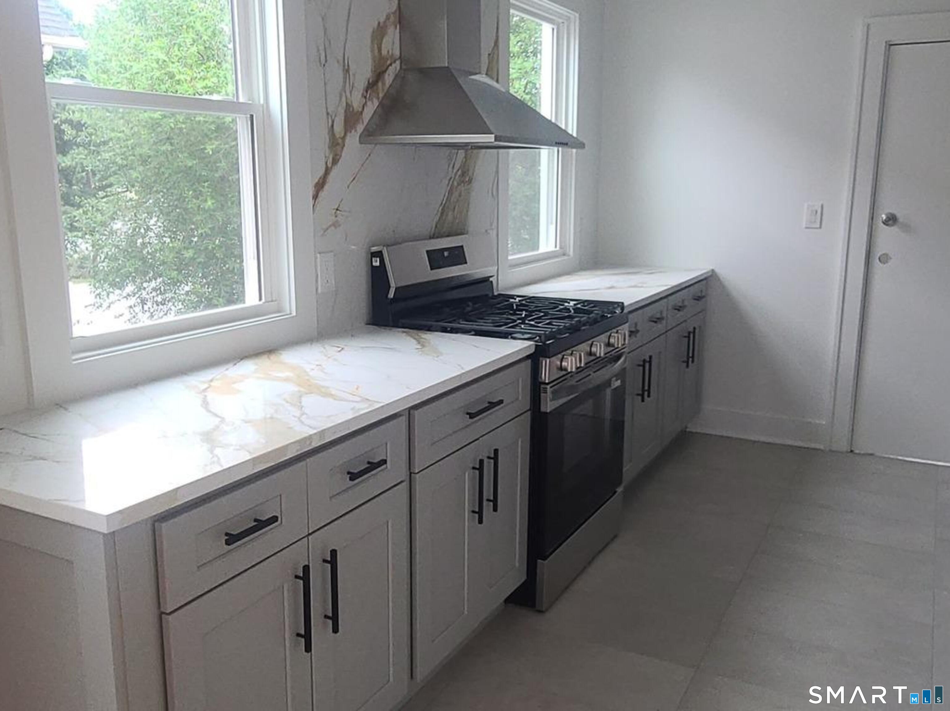 203 Helen Street Unit: 2