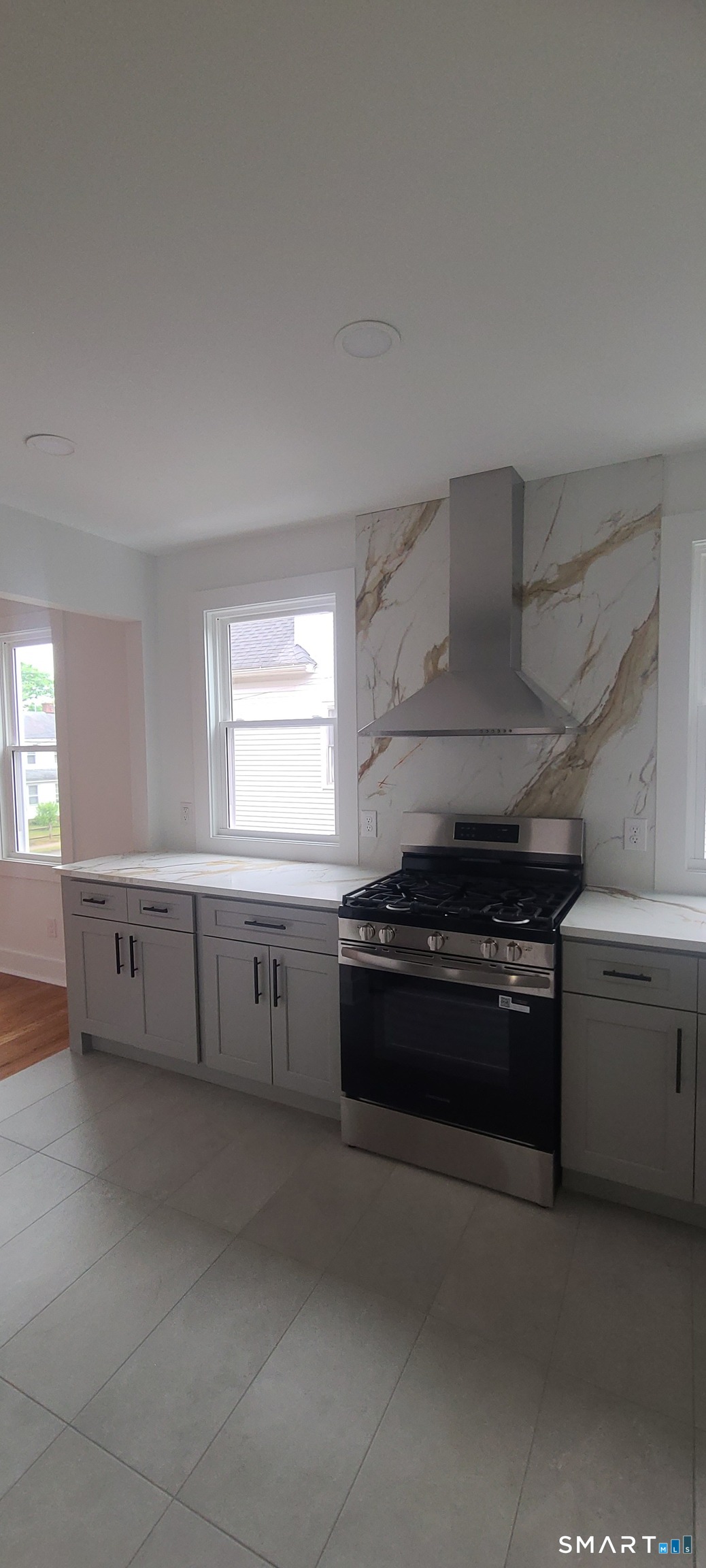 203 Helen Street Unit: 2