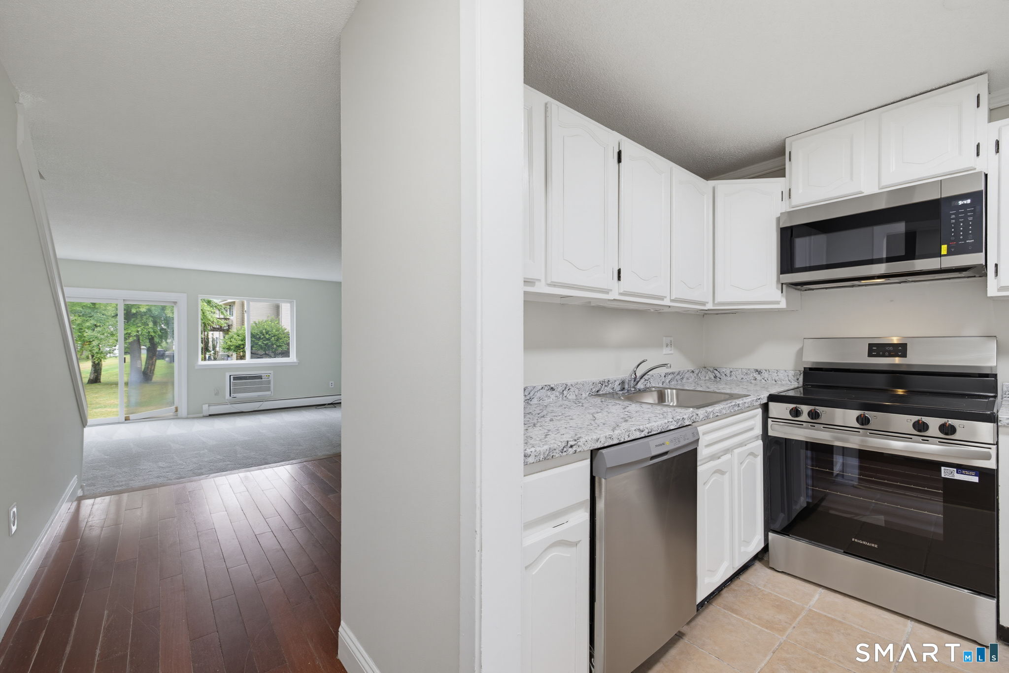 220 Main Street Unit: 2H